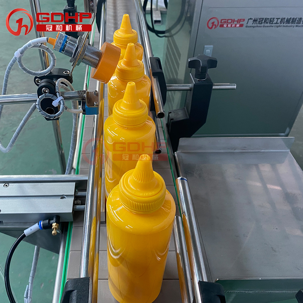瓶裝液體鋁箔封口機(jī)生產(chǎn)線-3