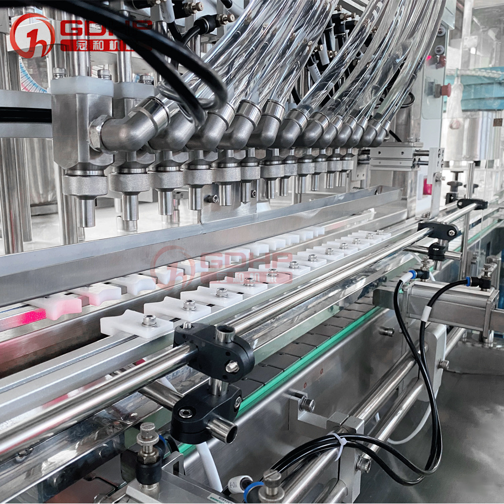 517免洗洗手液12頭灌裝旋蓋貼標(biāo)生產(chǎn)線-4