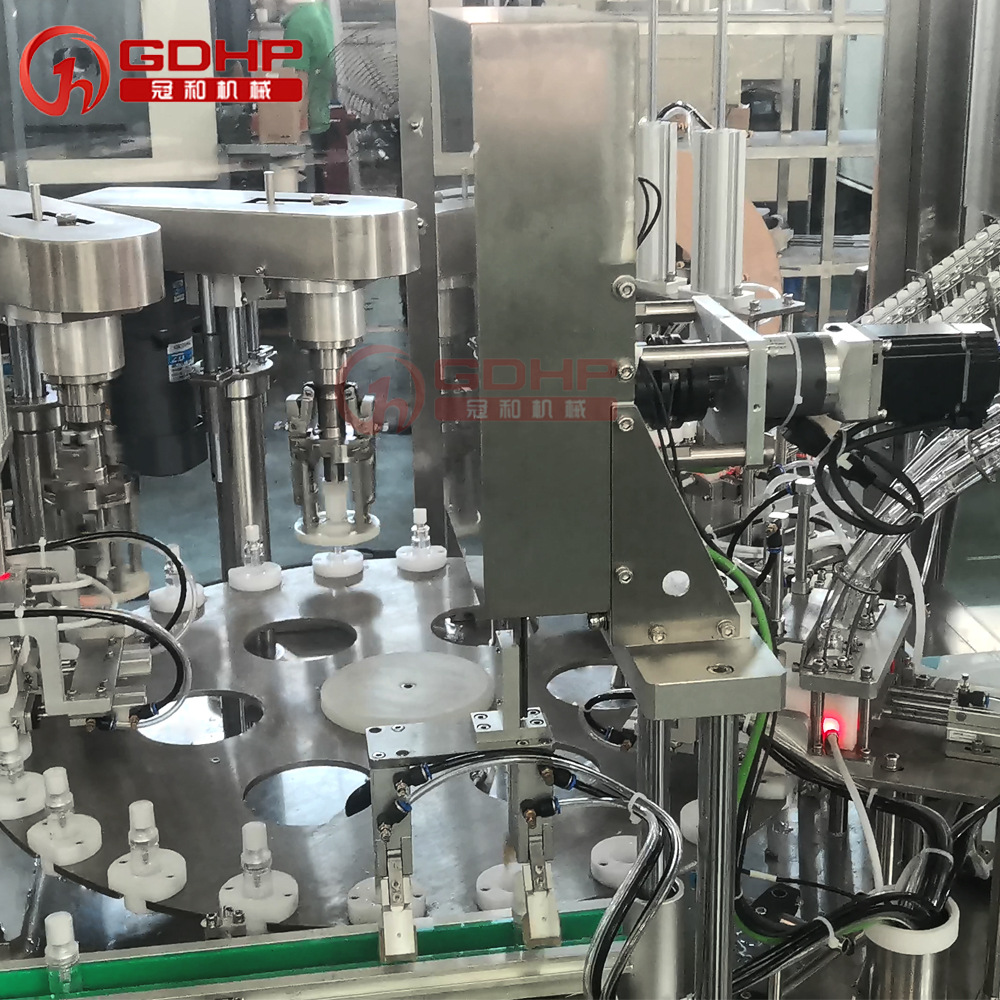 210502雙工位精華液灌裝旋蓋一體機-5